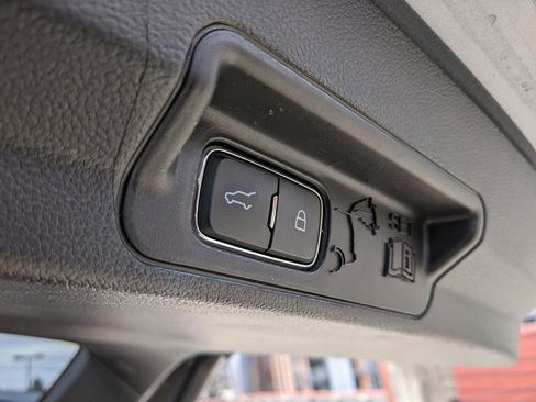 Used 2022 Ford Explorer XLT w/ Equipment Group 202A image 29