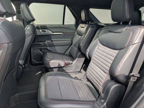 Certified 2025 Ford Explorer ST-Line w/ Premium Package AWD/4WD image 8