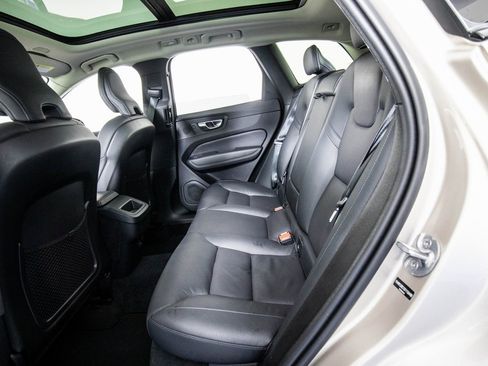 Used 2025 Volvo XC60 B5 Plus image 11