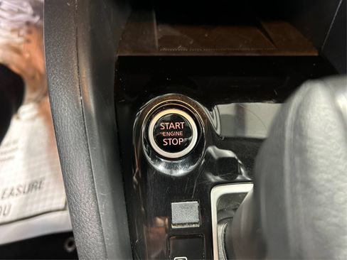 Used 2024 Nissan Versa SV FWD image 29
