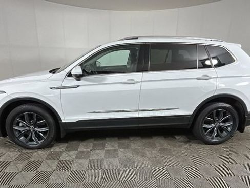 Used 2022 Volkswagen Tiguan SE AWD/4WD image 5