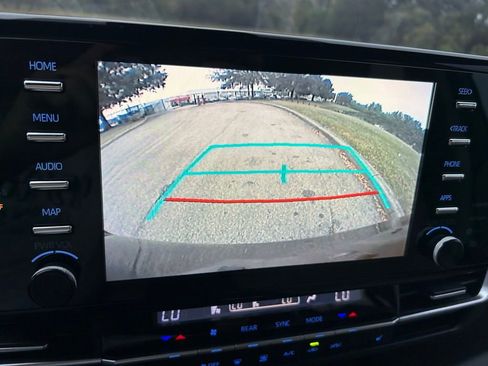 Used 2021 Toyota Sienna XLE image 27