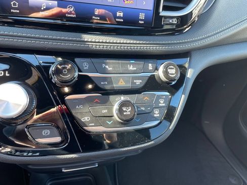 New 2026 Chrysler Pacifica Select AWD/4WD image 15