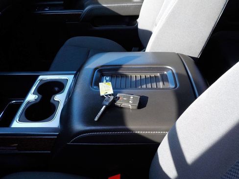 Used 2016 GMC Sierra 1500 SLE w/ Suspension Package, Off-Road image 31