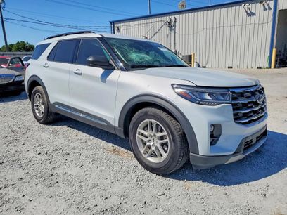 Used 2025 Ford Explorer Active w/ Active Comfort Package