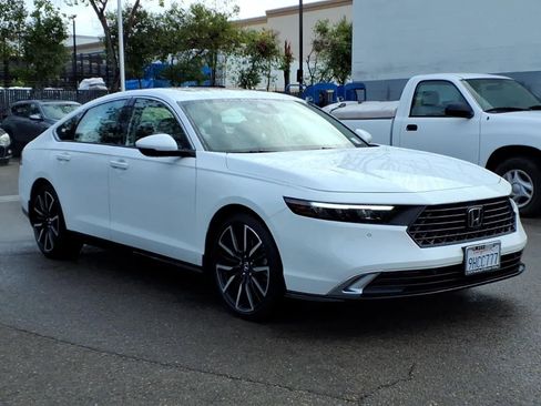 Certified 2023 Honda Accord Touring image 3