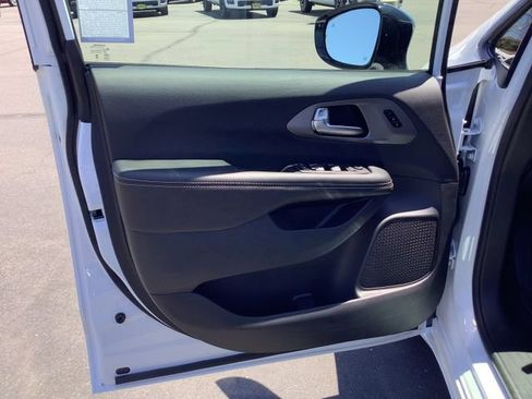 New 2027 Chrysler Pacifica Limited w/ S Appearance Package FWD image 9