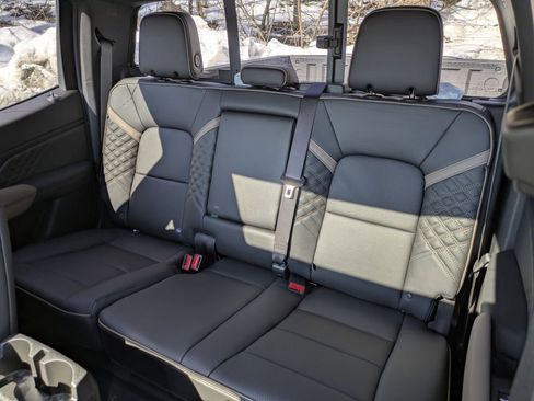 New 2026 GMC Canyon Denali image 32