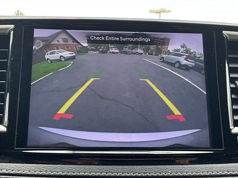Used 2023 Chrysler Pacifica Touring FWD image 18