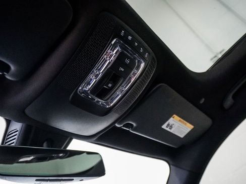 Used 2022 Mercedes-Benz GLB 250 4MATIC w/ Premium Package Lite image 27