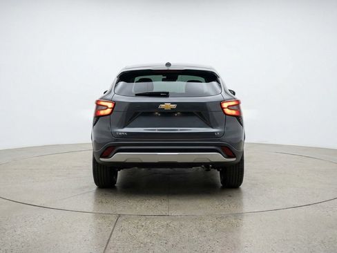 Used 2025 Chevrolet Trax LT FWD image 6
