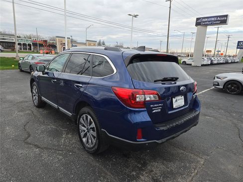 Used 2017 Subaru Outback 2.5i Touring AWD/4WD image 32