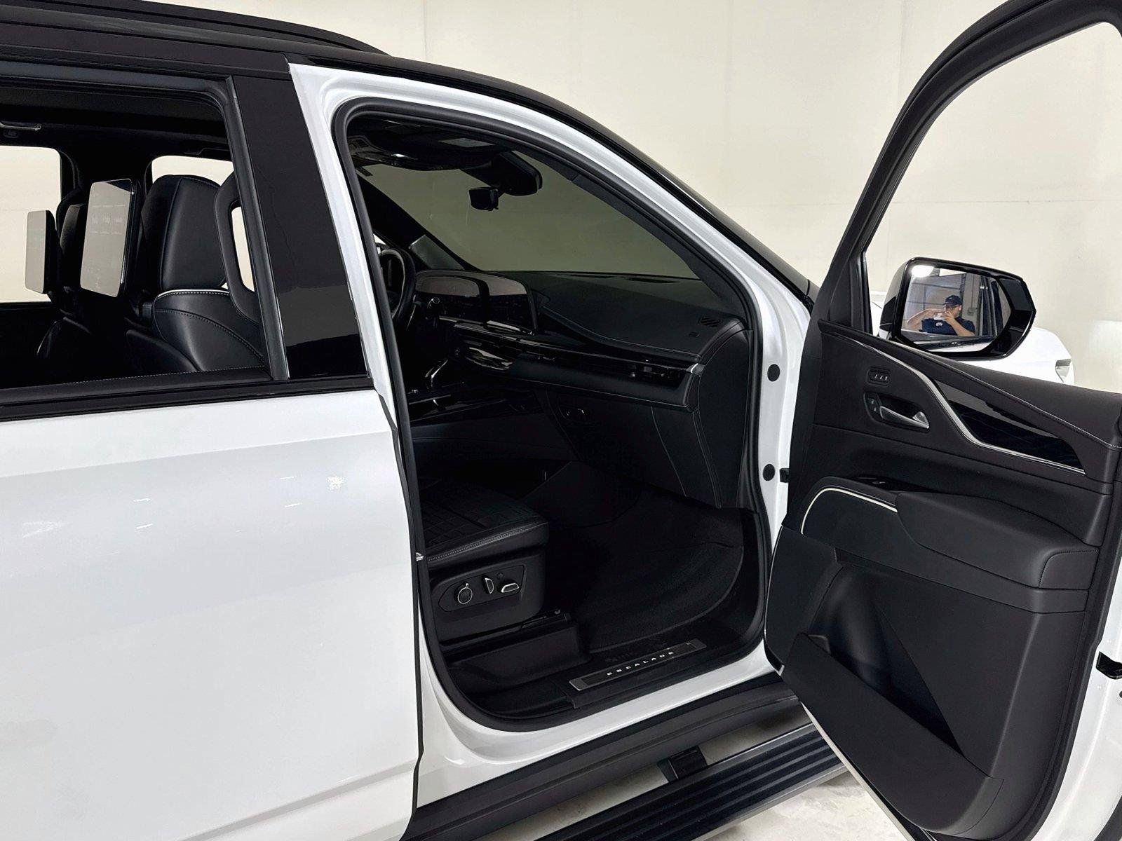 Used 2023 Cadillac Escalade V w/ LPO, ONYX Package AWD/4WD image 35