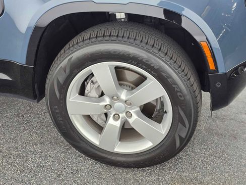 Used 2025 Land Rover Defender 110 X-Dynamic SE image 9