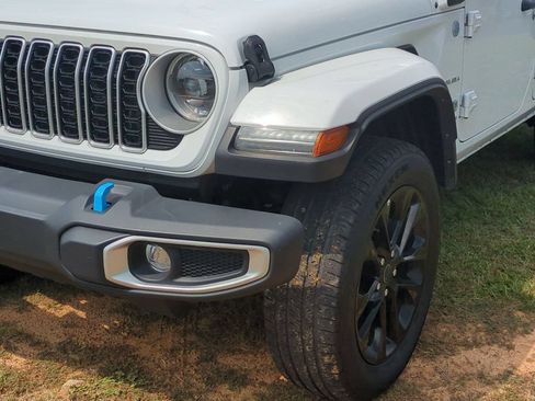 Used 2024 Jeep Wrangler Unlimited Sahara AWD/4WD image 10