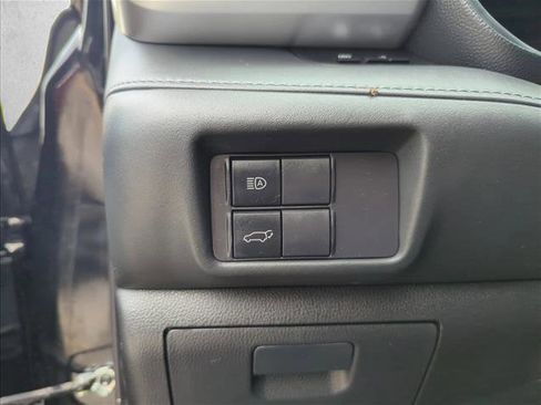 Used 2021 Toyota Highlander LE FWD image 17