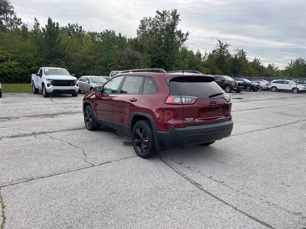Used 2019 Jeep Cherokee Latitude Plus AWD/4WD image 3