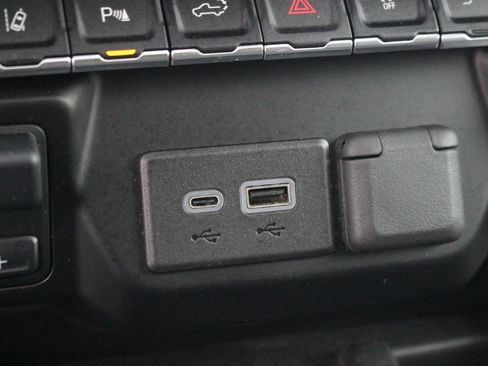 Used 2023 GMC Sierra 3500 Denali w/ Denali Ultimate Package image 32