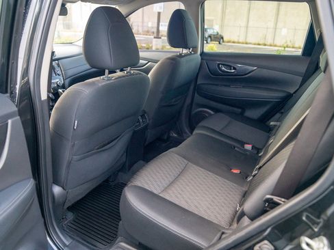 Used 2019 Nissan Rogue SV image 20