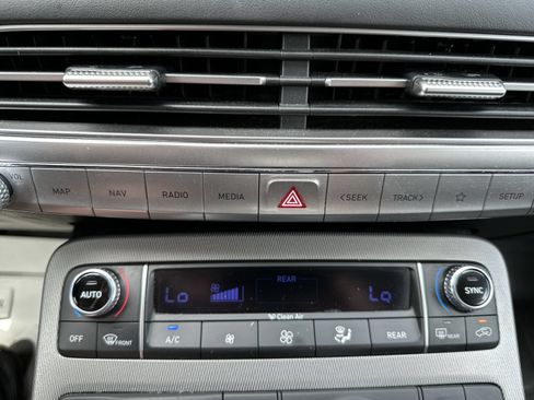 Used 2021 Hyundai Palisade SEL w/ Premium Package FWD image 17