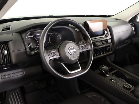 Used 2024 Nissan Pathfinder S image 24