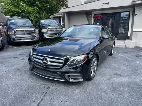 Used 2019 Mercedes-Benz E 300 image 2
