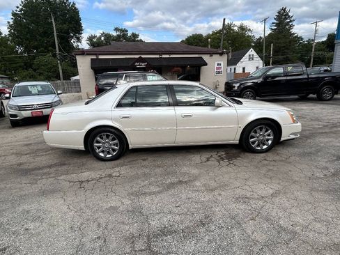 Used 2009 Cadillac DTS w/ Trunk Convenience Package FWD image 13