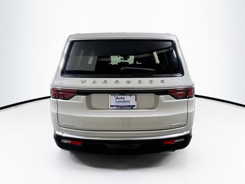 Used 2022 Jeep Wagoneer Series III AWD/4WD image 6