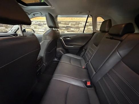 Used 2019 Toyota RAV4 Limited AWD/4WD image 33
