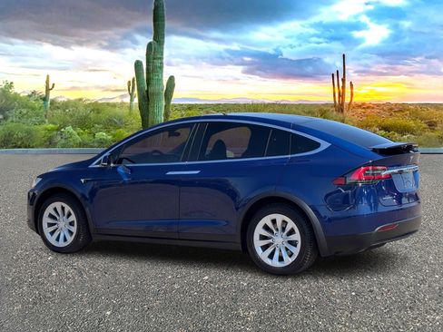 Used 2018 Tesla Model X 75D image 4