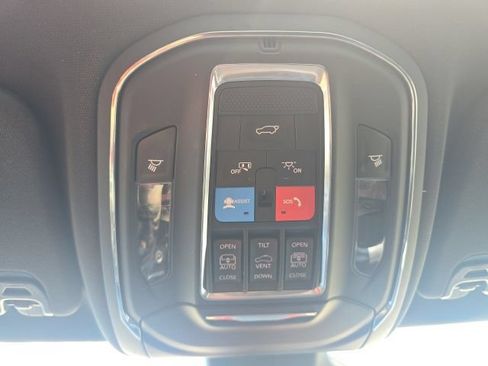 Used 2024 Jeep Wagoneer L 4WD w/ Premium Group I image 37