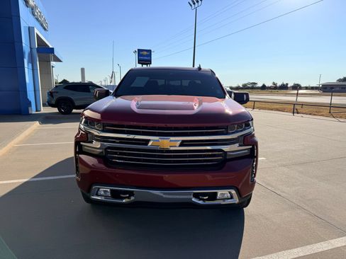 Used 2019 Chevrolet Silverado 1500 High Country w/ Technology Package AWD/4WD image 3