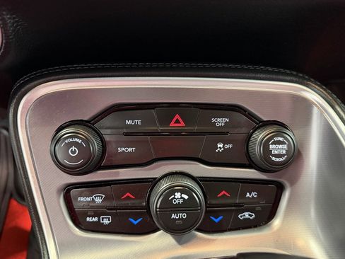 Used 2019 Dodge Challenger SXT image 15