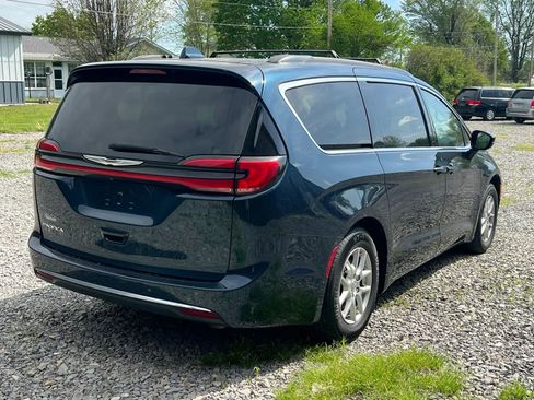 Used 2022 Chrysler Pacifica Touring-L image 5