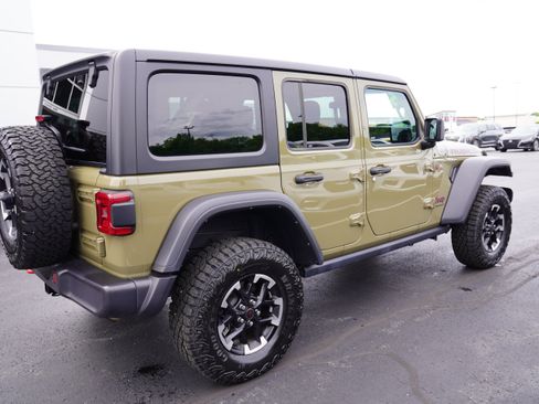 Used 2025 Jeep Wrangler Unlimited Rubicon AWD/4WD image 2
