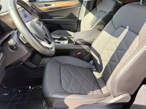 Used 2025 Volkswagen Atlas SE FWD image 15
