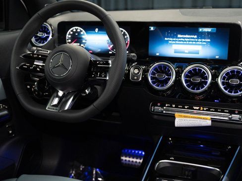 New 2026 Mercedes-Benz GLA 35 AMG 4MATIC image 18