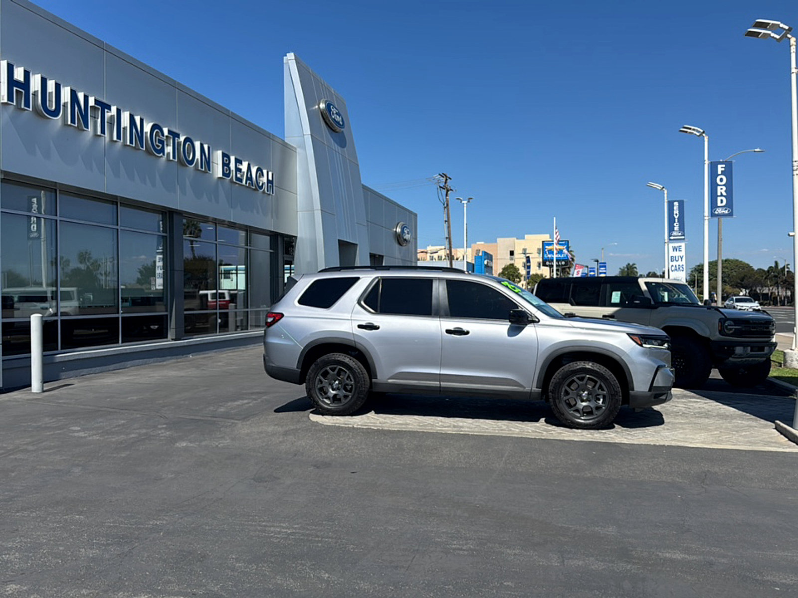 Used 2025 Honda Pilot TrailSport image 3