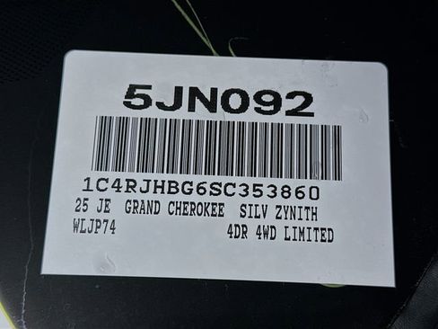 New 2025 Jeep Grand Cherokee Limited w/ Luxury Tech Group II image 24