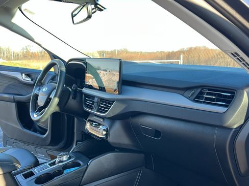 Used 2025 Ford Escape Platinum image 29