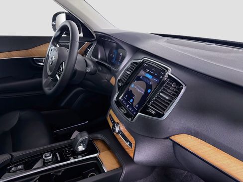 Certified 2023 Volvo XC90 B6 Plus w/ Protection Package Premier AWD/4WD image 31