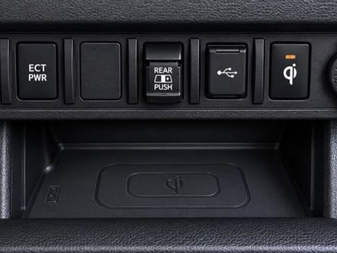 Used 2020 Toyota Tacoma TRD Off-Road AWD/4WD image 32