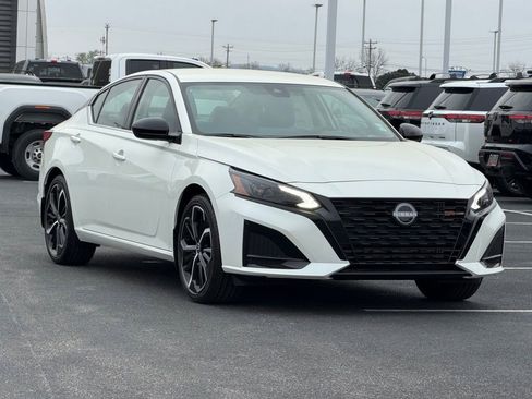New 2026 Nissan Altima 2.5 SR FWD image 2