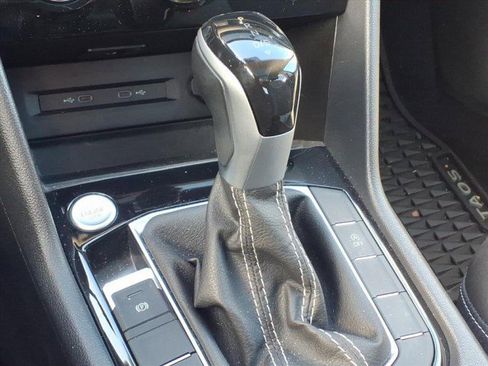 Certified 2024 Volkswagen Taos SE image 18