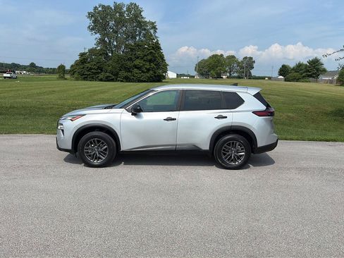 Used 2024 Nissan Rogue S FWD image 2