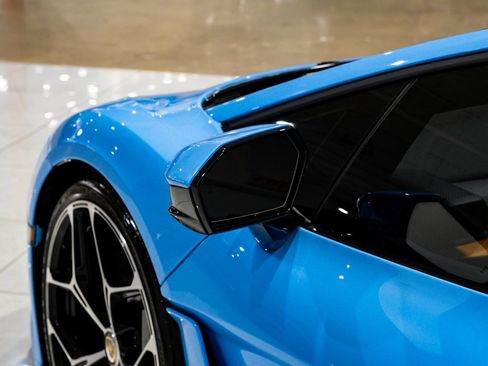 Used 2024 Lamborghini Revuelto image 40