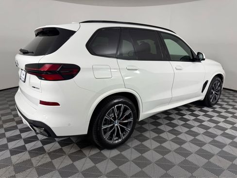 New 2026 BMW X5 xDrive40i w/ M Sport Package AWD/4WD image 3