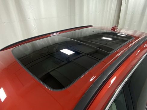 Used 2022 Volvo XC60 B5 Momentum w/ Climate Package image 6