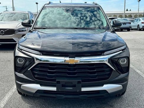 Used 2025 Chevrolet TrailBlazer LT AWD/4WD image 2