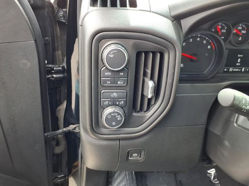 Used 2020 Chevrolet Silverado 1500 Custom w/ Custom Value Package image 18